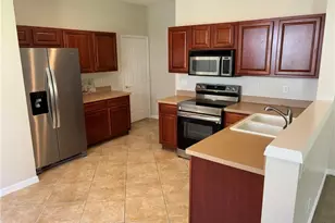 8290 Village Edge Cir, Fort Myers, FL 33919 - Photo 2