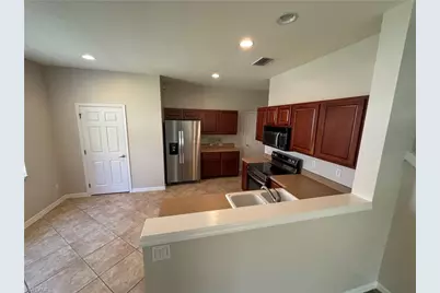 8290 Village Edge Cir #1, Fort Myers, FL 33919 - Photo 4