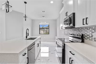 928 Milwaukee Blvd, Lehigh Acres, FL 33974 - Photo 12