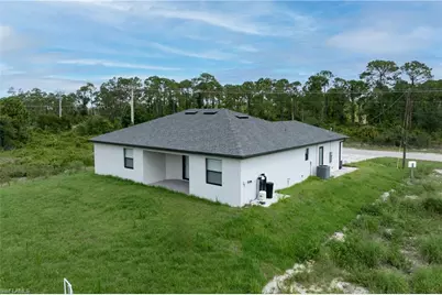 928 Milwaukee Blvd, Lehigh Acres, FL 33974 - Photo 32