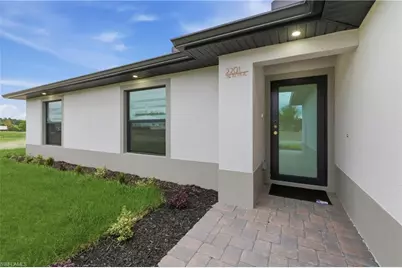 2201 NE 10th Pl, Cape Coral, FL 33909 - Photo 4
