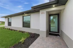 2201 NE 10th Pl, Cape Coral, FL 33909 - Photo 4