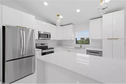 2201 NE 10th Pl, Cape Coral, FL 33909 - Photo 8