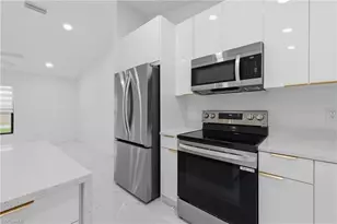 924 NE 20th St, Cape Coral, FL 33909 - Photo 10