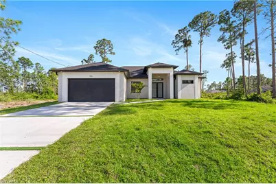 722 Phelps St E, Lehigh Acres, FL 33974 - Photo 2