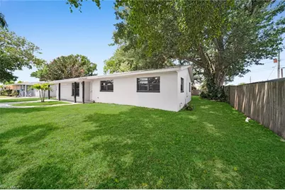 2085 E Tobago Cir, Fort Myers, FL 33905 - Photo 4