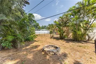 915 Hibiscus Ln, North Fort Myers, FL 33903 - Photo 12