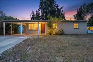 915 Hibiscus Ln, North Fort Myers, FL 33903 - Photo 2