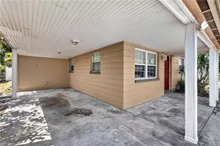 915 Hibiscus Ln, North Fort Myers, FL 33903 - Photo 4