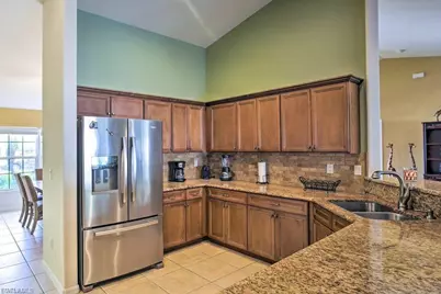 3223 SE Santa Barbara Pl, Cape Coral, FL 33904 - Photo 4
