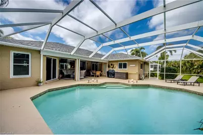 2301 SW 28th Ln, Cape Coral, FL 33914 - Photo 4