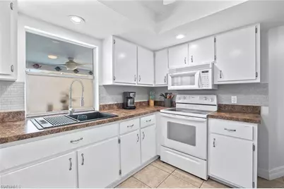 1015 SE 25th Ln, Cape Coral, FL 33904 - Photo 4