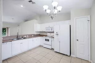 2010 NE 13th Pl, Cape Coral, FL 33909 - Photo 8