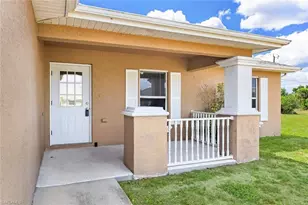 2010 NE 13th Pl, Cape Coral, FL 33909 - Photo 4