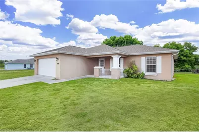 2010 NE 13th Pl, Cape Coral, FL 33909 - Photo 2