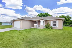 2010 NE 13th Pl, Cape Coral, FL 33909 - Photo 2