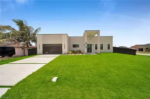 818 NE 10th St, Cape Coral, FL 33909 - Photo 2