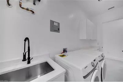 818 NE 10th St, Cape Coral, FL 33909 - Photo 20