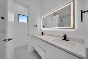 818 NE 10th St, Cape Coral, FL 33909 - Photo 32