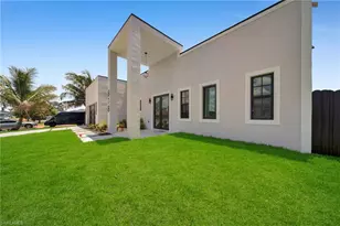 818 NE 10th St, Cape Coral, FL 33909 - Photo 6