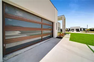 818 NE 10th St, Cape Coral, FL 33909 - Photo 4