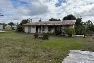 3677 Tangerine Dr, Saint James City, FL 33956 - Photo 4