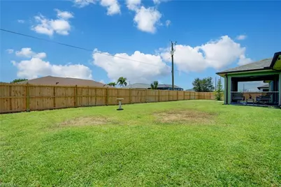 26 NE 8th Ter, Cape Coral, FL 33909 - Photo 28