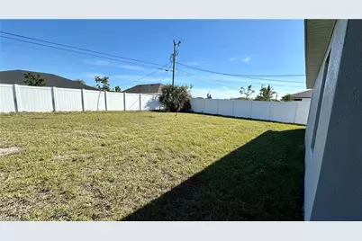 1105 NE 6th Pl, Cape Coral, FL 33909 - Photo 30