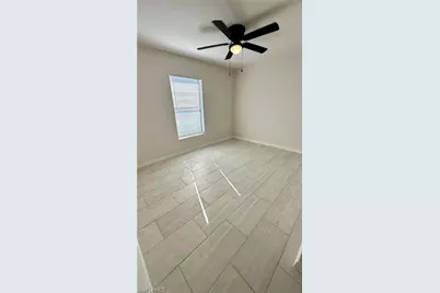 1105 NE 6th Pl, Cape Coral, FL 33909 - Photo 12