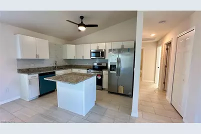 1105 NE 6th Pl, Cape Coral, FL 33909 - Photo 2