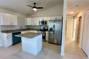 1105 NE 6th Pl, Cape Coral, FL 33909 - Photo 2