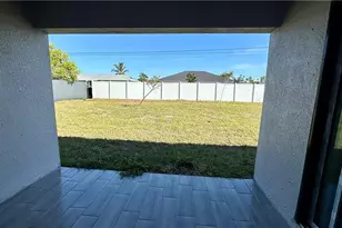 1105 NE 6th Pl, Cape Coral, FL 33909 - Photo 28