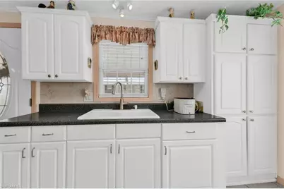 29180 Crawford Ave, Punta Gorda, FL 33982 - Photo 10