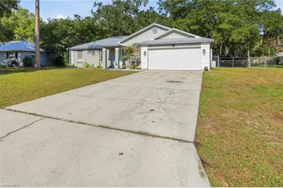 4022 E Sunflower Cir, Labelle, FL 33935 - Photo 2
