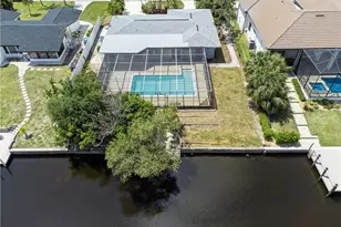 1453 Venetian Ct, Cape Coral, FL 33904 - Photo 4