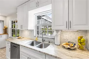 3950 Mohawk Pl, Naples, FL 34112 - Photo 10