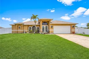 2216 NE 7th Pl, Cape Coral, FL 33909 - Photo 1