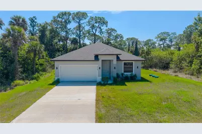 5028 W Tradewinds Cir, Labelle, FL 33935 - Photo 2