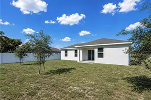 2728 NE 5th Pl, Cape Coral, FL 33909 - Photo 22