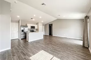 2728 NE 5th Pl, Cape Coral, FL 33909 - Photo 6