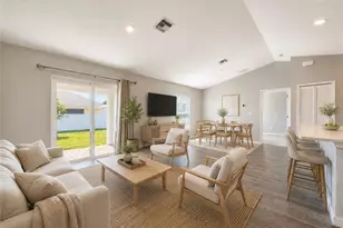 2728 NE 5th Pl, Cape Coral, FL 33909 - Photo 4