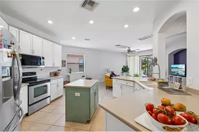 12142 Country Day Cir, Fort Myers, FL 33913 - Photo 14