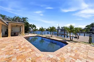 469 Bayshore Dr, Cape Coral, FL 33904 - Photo 16