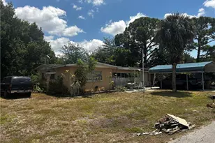 376 Kingston Dr E, Fort Myers, FL 33905 - Photo 2