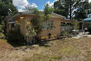 376 Kingston Dr E, Fort Myers, FL 33905 - Photo 18