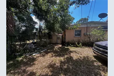 376 Kingston Dr E, Fort Myers, FL 33905 - Photo 16