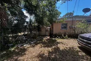 376 Kingston Dr E, Fort Myers, FL 33905 - Photo 16