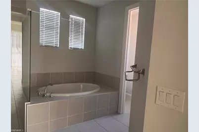 305 NE 19th Pl, Cape Coral, FL 33909 - Photo 10