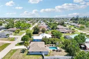 808 SW 14th Pl, Cape Coral, FL 33991 - Photo 28
