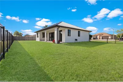 24 Crestwood Cir S, Lehigh Acres, FL 33936 - Photo 10